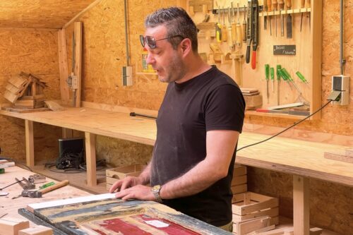 Meubelmaker Mano zit lekker op zijn plek bij Werkplaats 31@